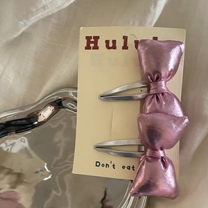Lot de deux barrettes à cheveux n&oelig;ud en métal rose violacé pour style Y2K sur carte