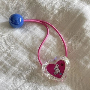 Élastique à cheveux coloré avec bille bleue et cœur acrylique au motif lapin mignon