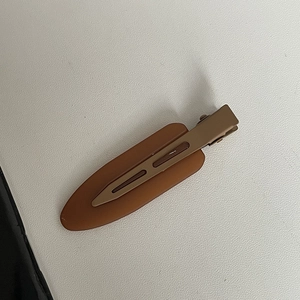 Matte jelly caramel brown hair clip for women with non-slip seamless metal design