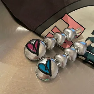 Pince à Cheveux Bec de Canard Cœur Brillant Argenté pour Femmes Style Doux Fille Épingle à Cheveux Cœur en Tissu Fait Main