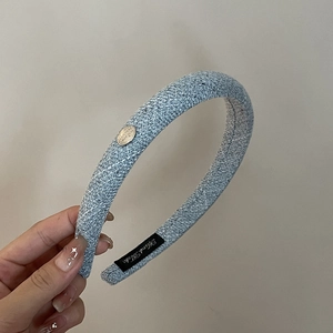 Serre-tête tissé bleu clair pour femme avec décoration de plaque en métal argenté
