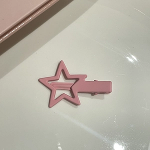 Fermaglio per capelli a stella rosa con finitura opaca per acconciature dolci