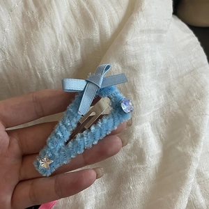 Barrette à cheveux en peluche bleu clair style ballet avec nœud et strass