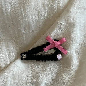 Barrette à cheveux en peluche noire style ballet avec nœud rose et strass brillants