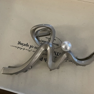 Large silver metal hair claw clip with wave design and elegant white pearl decoration