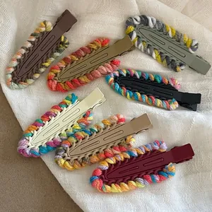 Set di fermagli per capelli in lana intrecciata colorata con base opaca per donna