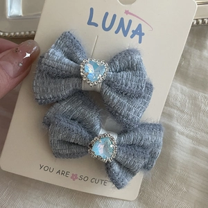 Coppia di fermagli per capelli in velluto blu con cristallo a cuore e strass lucidi