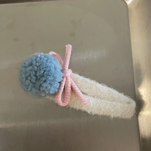 Pinza de pelo de lana con bola de felpa azul y lazo rosa para estilo coreano