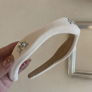 White velvet padded headband with vintage silver star rhinestones and wavy sponge design