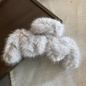 Faux fox fur plush hair claw clip in beige for women's autumn winter hairstyle