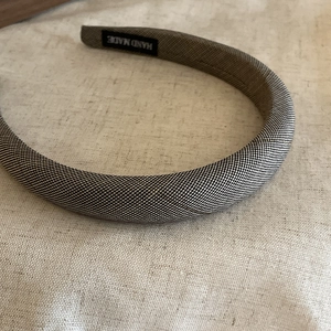 Vintage checkered wide headband in dark grey-brown woven fabric with hand made label