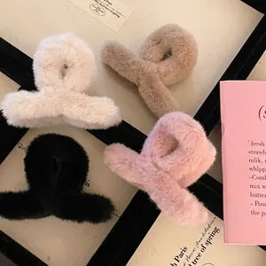 Pince à Cheveux en Peluche Fausse Fourrure de Lapin pour Femme Grande Pince Crabe Croisée Automne Hiver Accessoires Cheveux