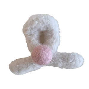 Pince à cheveux mignonne en peluche crème avec pompon rose pour coiffure d'hiver