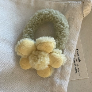 Grazioso elastico per capelli a fiore in peluche con morbida texture in lana d'agnello