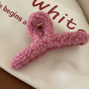 Pince à cheveux mignonne en peluche rose style laine d'agneau pour automne et hiver