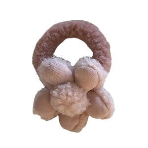 Elastico per capelli con fiore di peluche rosa con fascia elastica e texture morbida
