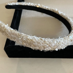 Elegant tweed headband with gold thread and sequins for women in cream white finish
