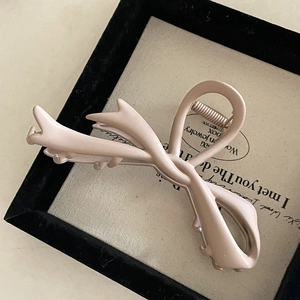 Elegante molletta per capelli a fiocco beige opaco con molla in metallo per donna