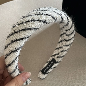 Classic black and white tweed headband with twisted design and high top padding style