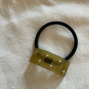 Sparkling diamond acetate square hair tie with olive green resin and elastic band