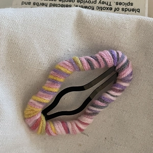 Cloud-shaped yarn wrapped hollow BB hair clips in colorful mixed tones for women