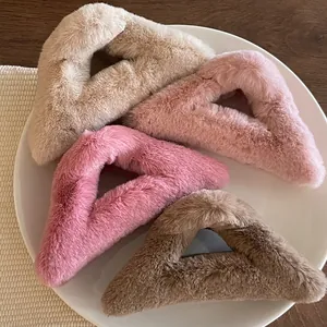 Große Kaninchenfell Plüsch Dreieck Haarspange Für Damen Einfarbig Geometrisch Haifisch-Clip Winter Herbst Haarschmuck