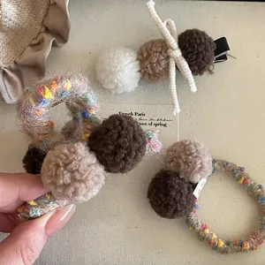 Pince À Cheveux En Laine D'agneau Automne Hiver Pour Femmes Couleur Thé Au Lait Accessoire De Coiffure Fait Main