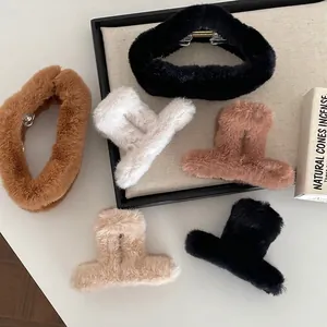 Winter Plush Hair Claw Clip For Women Faux Fur Shark Clip Large Hair Catch Barrette Autumn Hair Accessory High End