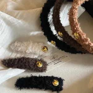 Serre-Tête en Peluche Visage Souriant Pince à Cheveux en Polaire Femme Accessoires Cheveux Mode Automne Hiver Coiffe Douce