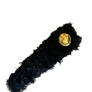 Barrette à cheveux mignonne en peluche noire avec breloque smiley dorée pour l'hiver