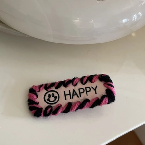 Barrette à cheveux tricotée rose avec motif smiley pour accessoire d'automne et d'hiver