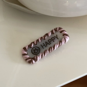 Barrette BB rectangulaire en tricot rose et marron avec texte HAPPY et smiley
