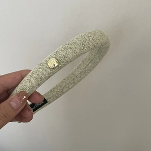 Elegant beige wool texture wide headband with vintage gold square metal accessory