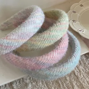 Bandeau pour Femmes en Mohair Pelucheux à Rayures Arc-en-Ciel Serre-Tête en Éponge Épaisse pour Laver le Visage Accessoires de Cheveux