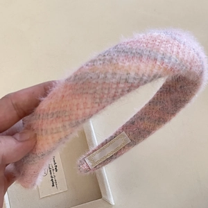 Serre-tête en tweed à carreaux roses avec texture pelucheuse pour accessoires cheveux