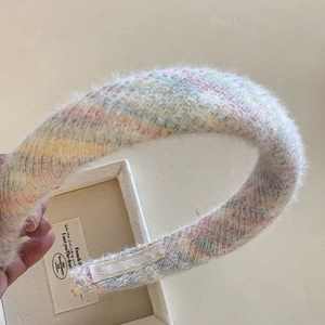 Serre-tête en peluche à carreaux arc-en-ciel en mohair doux pour femmes style décontracté