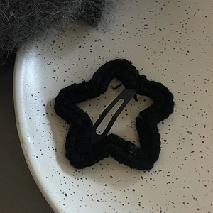 Pince à cheveux mignonne en peluche noire en forme d'étoile pour coiffures femmes