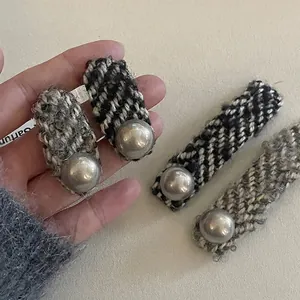 Elegant Knitted Tweed Hair Clip With Faux Artificial Pearl Vintage Houndstooth Duckbill Clip For Women Autumn Winter Hair Accessory