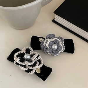 Pince à Cheveux Fleur en Tricot Fait Main Avec Fausse Künstliche Perle Mignon Nœud Pince Bec de Canard pour Femme Fille Accessoire