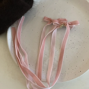 Elegant pink velvet bow hair clip with long ribbons and a golden heart charm accessory