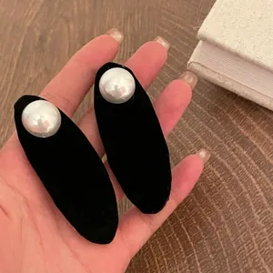 Flocked Artificial Pearl Hair Clip Elegant Velvet Oval Duckbill Clip For Women Autumn Winter Fashion Side Hair Accessories