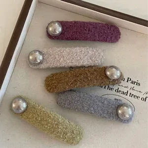 Pince à Cheveux en Peluche Avec Fausse Künstliche Perle Boule Métallique Teddy Velvet Barrette pour Femme Mode Automne Hiver