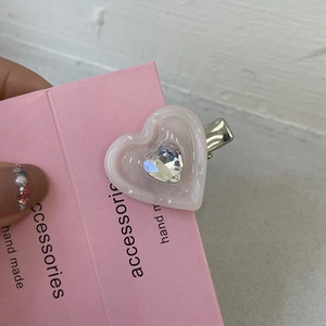 Pince à cheveux cœur en acétate rose avec cristaux strass et base bec de canard