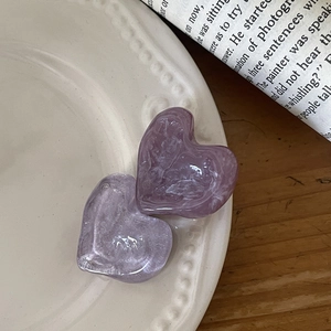 French vintage style marble pattern purple heart hair clips on decorative ceramic plate