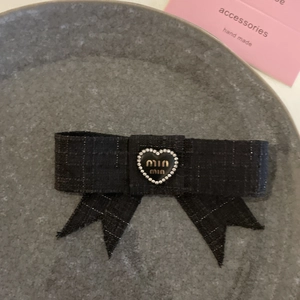 Elegant tweed black bow hair clip with heart pearl ornament for a Hepburn style look