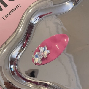 Süße rosa glitzernde Strass-Stern-Haarspange mit buntem Wellen-Metall-Tablett-Design