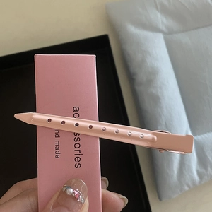 Pince à cheveux rose Y2K en métal pour volume des racines sur carte rose