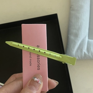 Pince à cheveux Y2K vert herbe en métal à pois creux pour le volume des racines et style