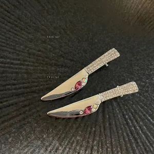 Punk-Stil Flüssigmetall Dolch Geformte Haarklammer Mit Strass Silber Ton Seite Entenschnabel Clip Für Damen Haarschmuck
