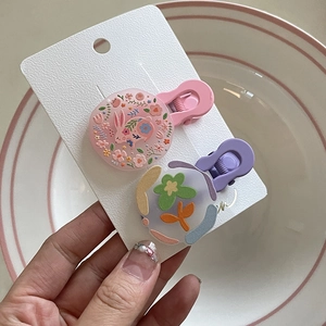 Niedliche Haarspangen-Set für Mädchen mit bunten Blumen und handgemalten Hasen-Motiven